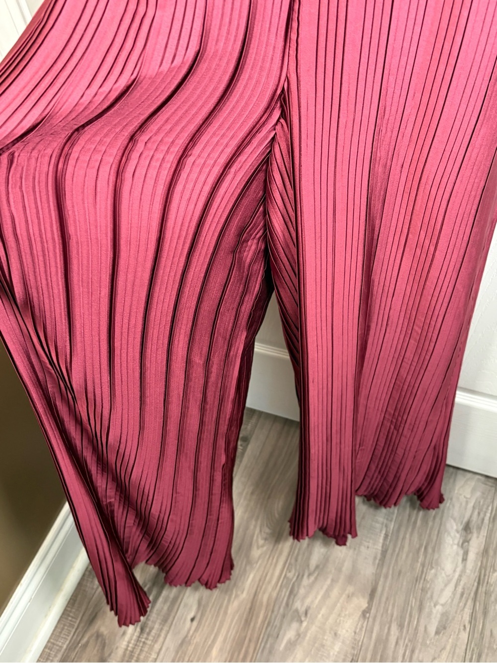 Anthropologie Sleeveless Plissé Jumpsuit size S in Wine - Picture 8 of 13